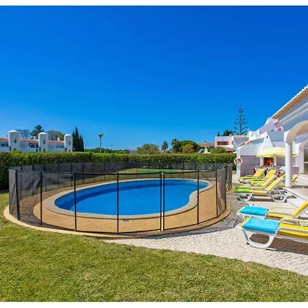 Villa Alporchinhos I *