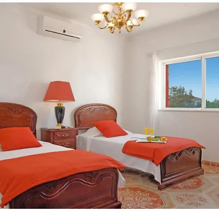 Vila Villa Alporchinhos I *