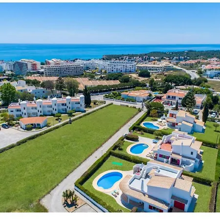 Villa Alporchinhos I *
